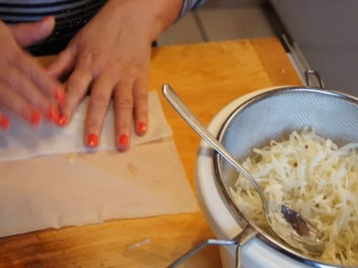 Frühlingsrollen mit Weißkrautsalat-Meerrettich-Füllung - Rezept - Bild Nr. 4