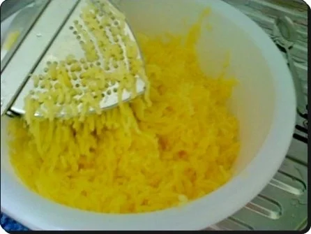 Rezept: Hirschgulasch mit Rotkohl und Kartoffelklößen Bild Nr. 16 Hirschgulasch mit Rotkohl und Kartoffelklößen - Rezept - Bild Nr. 16