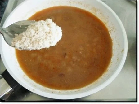 Geschmorte Rinderrouladen mit  Klößen in Sternform, nappiert mit  Maronensauce. - Rezept - Bild Nr. 13