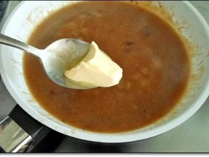 Geschmorte Rinderrouladen mit  Klößen in Sternform, nappiert mit  Maronensauce. - Rezept - Bild Nr. 15