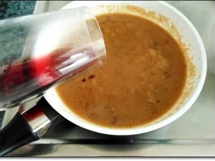 Geschmorte Rinderrouladen mit  Klößen in Sternform, nappiert mit  Maronensauce. - Rezept - Bild Nr. 16