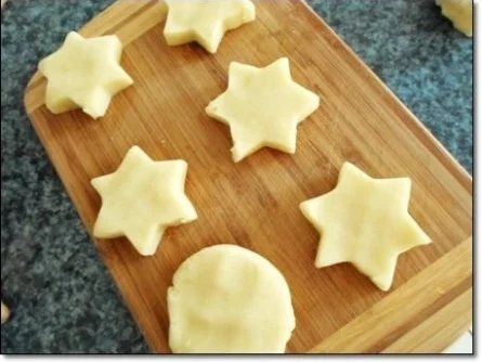 Geschmorte Rinderrouladen mit  Klößen in Sternform, nappiert mit  Maronensauce. - Rezept - Bild Nr. 17