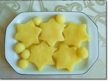 Geschmorte Rinderrouladen mit  Klößen in Sternform, nappiert mit  Maronensauce. - Rezept - Bild Nr. 19