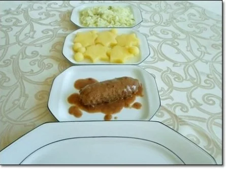 Geschmorte Rinderrouladen mit  Klößen in Sternform, nappiert mit  Maronensauce. - Rezept - Bild Nr. 22