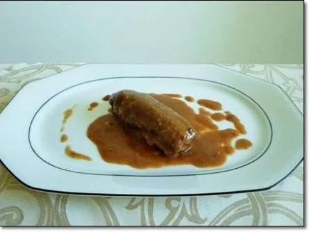 Geschmorte Rinderrouladen mit  Klößen in Sternform, nappiert mit  Maronensauce. - Rezept - Bild Nr. 23