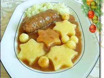 Geschmorte Rinderrouladen mit  Klößen in Sternform, nappiert mit  Maronensauce. - Rezept - Bild Nr. 26