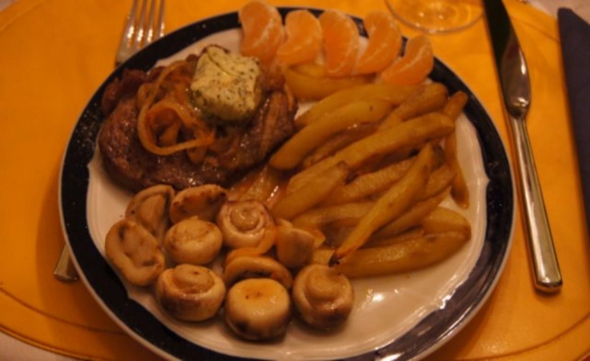 Bilder für Rostbeef mit Champignons, Zwiebelringen und Pommesfrites - Rezept