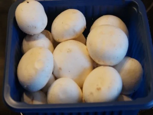 Rostbeef mit Champignons, Zwiebelringen und Pommesfrites - Rezept - Bild Nr. 4