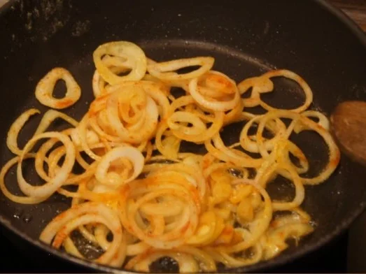 Rostbeef mit Champignons, Zwiebelringen und Pommesfrites - Rezept - Bild Nr. 8