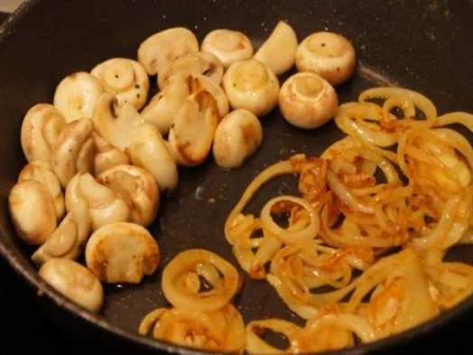 Rostbeef mit Champignons, Zwiebelringen und Pommesfrites - Rezept - Bild Nr. 9