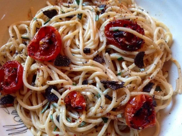 Spaghetti mit Trüffel, halbgetrockneten Kirschtomaten und Orangen-Sahnesoße - Rezept - Bild Nr. 4