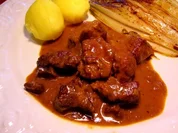 Gulasch halb Rind, halb Schwein - Rezept
