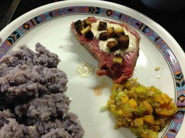 Pochiertes Rinderfilet mit Meerrettich-Croûtons - Rezept