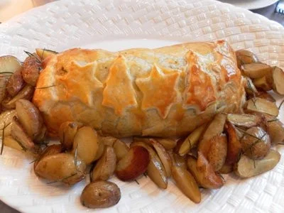 Einfaches Weihnachtsmenü: Feldsalat, Rinderfilet mit Rosmarinkartoffeln und Rote-Grütze - Rezept