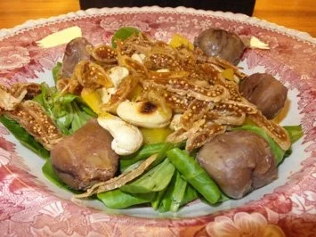 Maronen-Feld-Salat mit Feigencarpaccio, gerösteten Cashewkernen und Honig-Senf-Dressing - Rezept