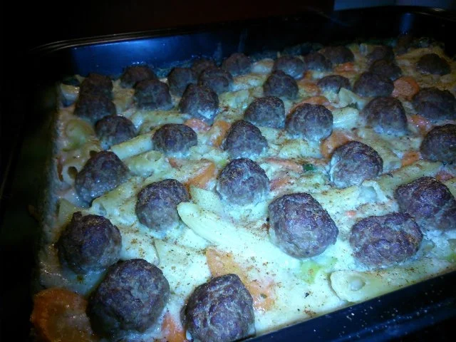 Nudel-Gemüseauflauf mit Hackbällchen - Rezept - Bild Nr. 2