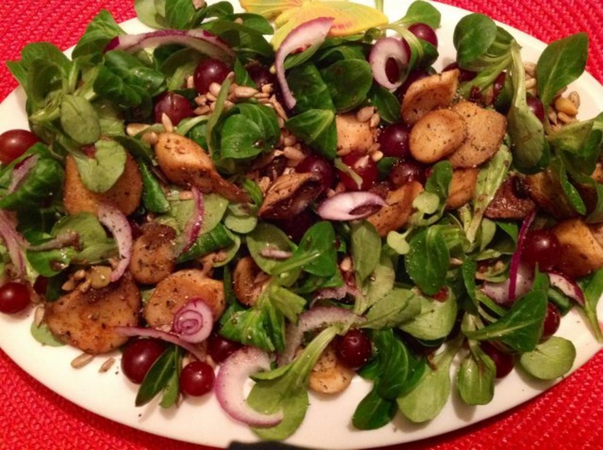 Feldsalat mit Kräuterseitlingen, Trauben und Salatkerne-Mix - Rezept - Bild Nr. 2