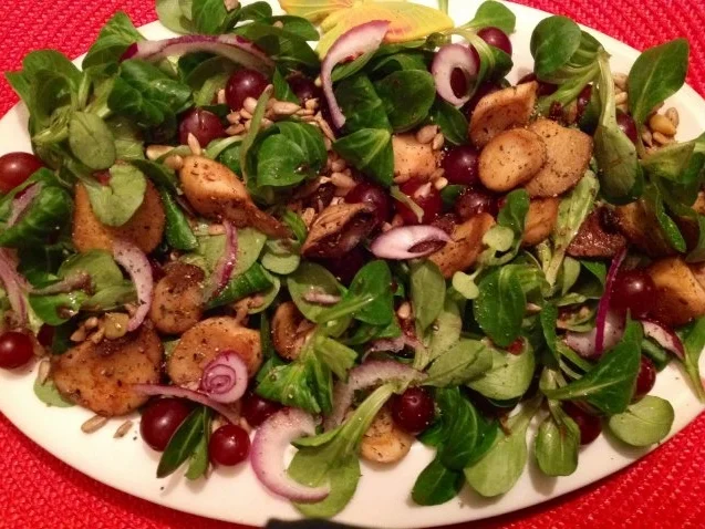 Rezept: Feldsalat mit Kräuterseitlingen, Trauben und Salatkerne-Mix Bild Nr. 2 Feldsalat mit Kräuterseitlingen, Trauben und Salatkerne-Mix - Rezept - Bild Nr. 2