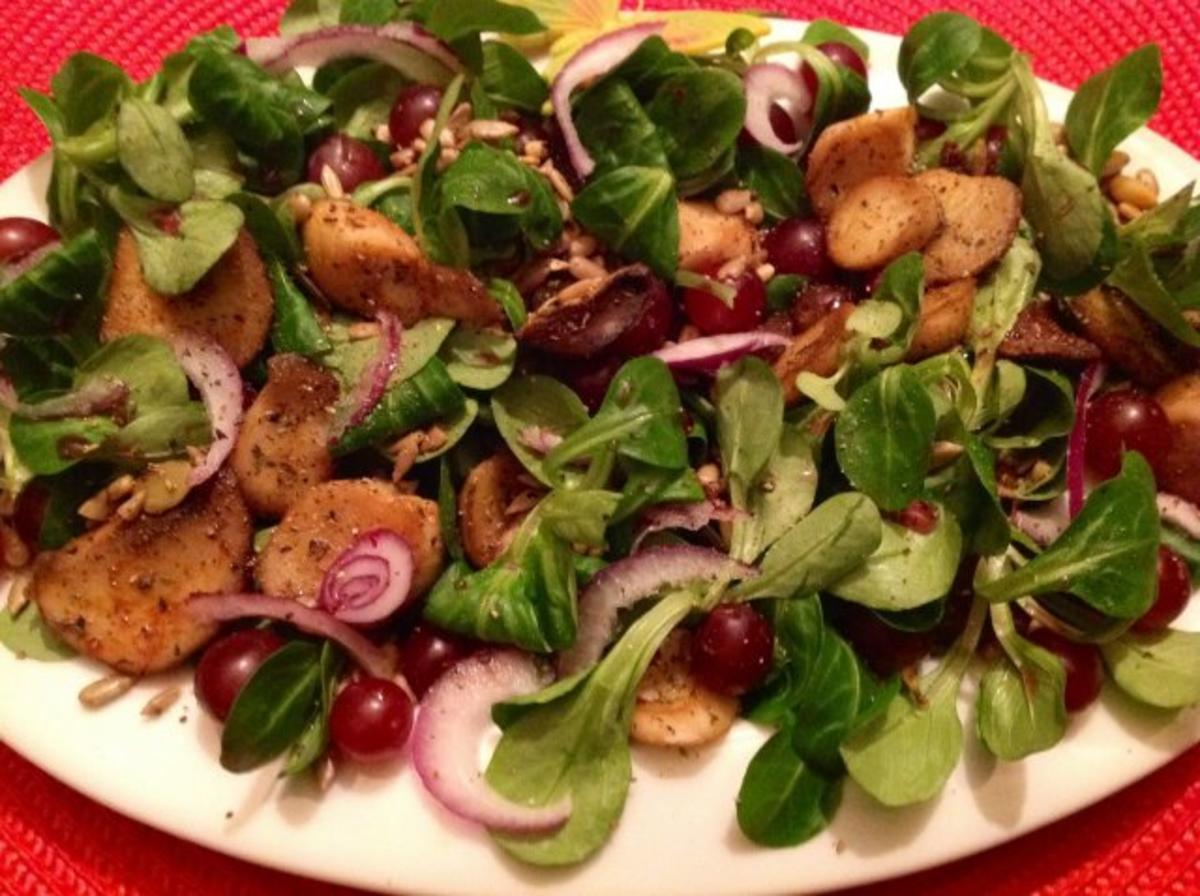 Feldsalat mit Kräuterseitlingen, Trauben und Salatkerne-Mix - Rezept - Bild Nr. 3