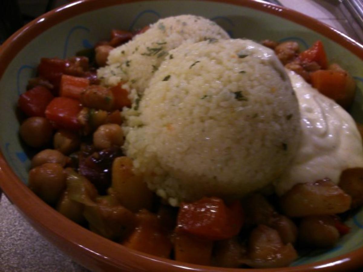 Couscous mit Kichererbsengemüse und Safransahne - Rezept - Bild Nr. 3