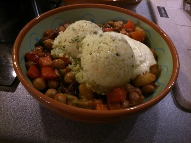 Rezept: Couscous mit Kichererbsengemüse und Safransahne Bild Nr. 4 Couscous mit Kichererbsengemüse und Safransahne - Rezept - Bild Nr. 4