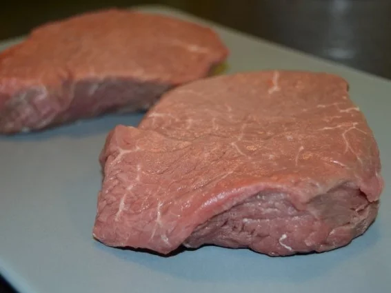 Filetsteak vom Angus-Rind mit Preiselbeersoße - Rezept - Bild Nr. 4