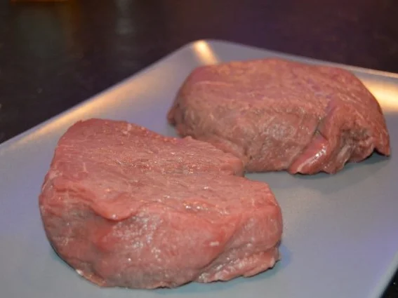 Filetsteak vom Angus-Rind mit Preiselbeersoße - Rezept - Bild Nr. 5