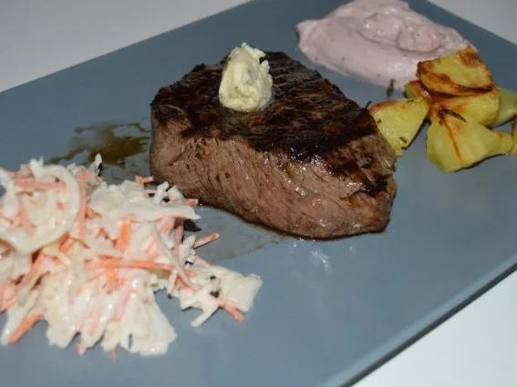 Filetsteak vom Angus-Rind mit Preiselbeersoße - Rezept - Bild Nr. 2