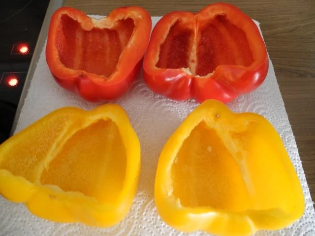 Veggi´s Weihnachtsessen : Gefüllte Paprikahälften auf Blattspinat - Rezept - Bild Nr. 5