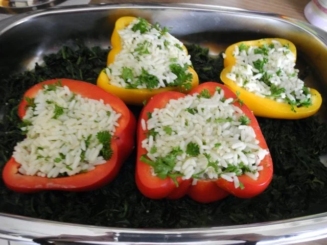 Veggi´s Weihnachtsessen : Gefüllte Paprikahälften auf Blattspinat - Rezept - Bild Nr. 3