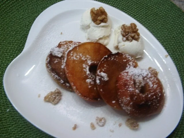 Rezept: Knusprige Apfelringe mit Marzipansahne Bild Nr. 8 Knusprige Apfelringe mit Marzipansahne - Rezept - Bild Nr. 8