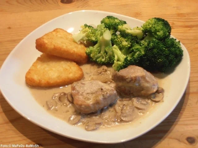 Rezept: Schweinelendchen in Pilzrahmsoße Schweinelendchen in Pilzrahmsoße - Rezept