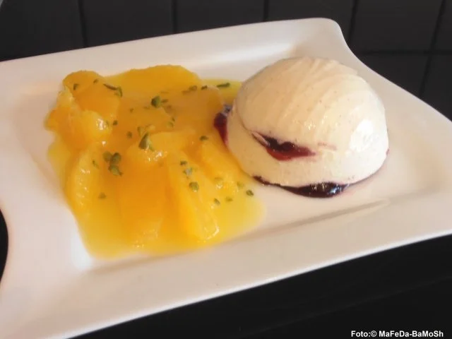 Lebkuchenmousse mit Brombeeren - Rezept