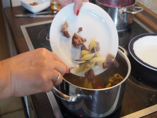 Rezept: Gänsekleinsuppe Bild Nr. 8 Gänsekleinsuppe - Rezept - Bild Nr. 8