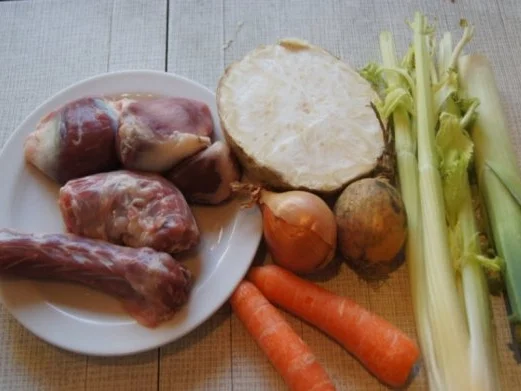 Rezept: Gänsekleinsuppe Bild Nr. 2 Gänsekleinsuppe - Rezept - Bild Nr. 2