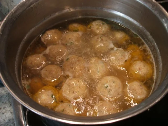 Rezept: Knödel: Markklößchen Bild Nr. 11 Knödel: Markklößchen - Rezept - Bild Nr. 11