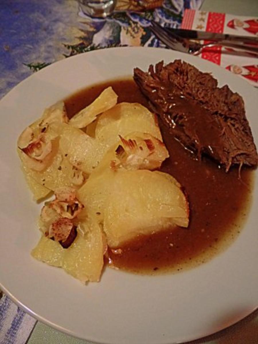 Hauptspeise: Zimt-Sauerbraten mit Pastinaken-Kartoffel-Cashew-Gratin - Rezept