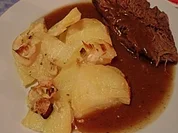 Rezept: Hauptspeise: Zimt-Sauerbraten mit Pastinaken-Kartoffel-Cashew-Gratin Hauptspeise: Zimt-Sauerbraten mit Pastinaken-Kartoffel-Cashew-Gratin - Rezept
