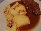 Hauptspeise: Zimt-Sauerbraten mit Pastinaken-Kartoffel-Cashew-Gratin - Rezept