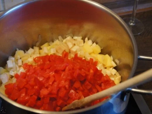 Paprikasuppe mit Kokosmilch und Nürnberger Rostbratwürstchen - Rezept - Bild Nr. 6