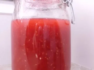 Rezept: Liköre: Himbeer-Rosmarin-Schnaps "Der rosaen Panter" Bild Nr. 4 Liköre: Himbeer-Rosmarin-Schnaps "Der rosaen Panter" - Rezept - Bild Nr. 4