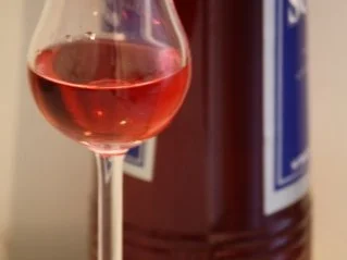 Rezept: Liköre: Himbeer-Rosmarin-Schnaps "Der rosaen Panter" Bild Nr. 5 Liköre: Himbeer-Rosmarin-Schnaps "Der rosaen Panter" - Rezept - Bild Nr. 5