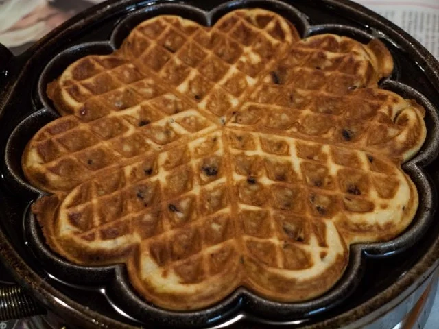 Rezept: Tomatenwaffeln mit Schmanddip Bild Nr. 3 Tomatenwaffeln mit Schmanddip - Rezept - Bild Nr. 3