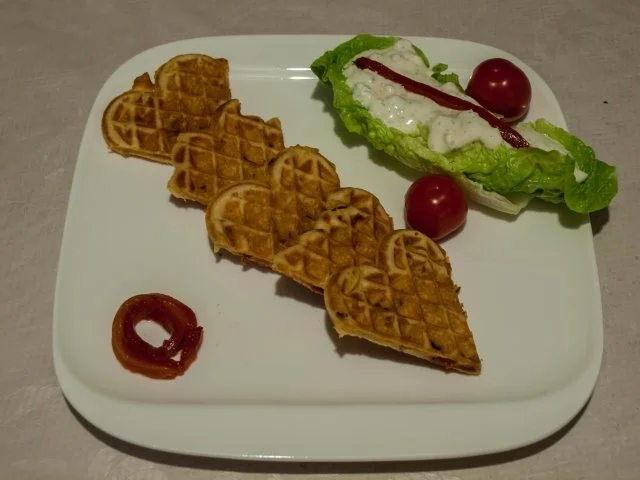 Rezept: Tomatenwaffeln mit Schmanddip Bild Nr. 4 Tomatenwaffeln mit Schmanddip - Rezept - Bild Nr. 4