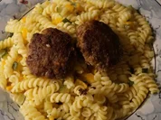 Fleischpflanzerl mit Gemüse-Kokosmilch-Nudeln - Rezept