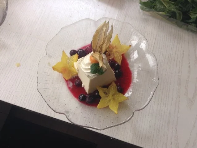 Panna Cotta mit lauwarmen Beeren - Rezept