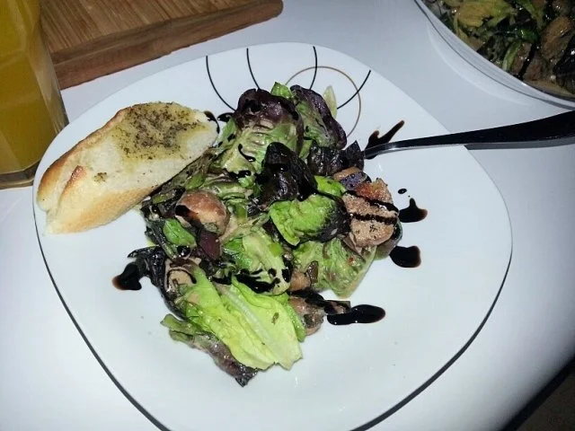 Salat mit gerösteten Pilzen - Rezept