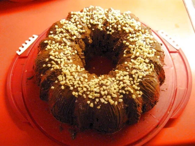 Rezept: Kirsch - Gugelhupf mit Marzipan Kirsch - Gugelhupf mit Marzipan - Rezept