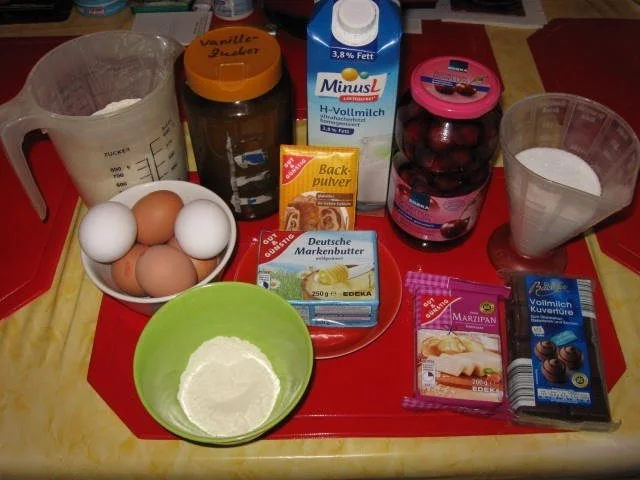 Rezept: Kirsch - Gugelhupf mit Marzipan Bild Nr. 2 Kirsch - Gugelhupf mit Marzipan - Rezept - Bild Nr. 2