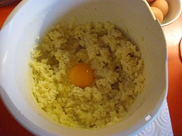 Rezept: Kirsch - Gugelhupf mit Marzipan Bild Nr. 5 Kirsch - Gugelhupf mit Marzipan - Rezept - Bild Nr. 5